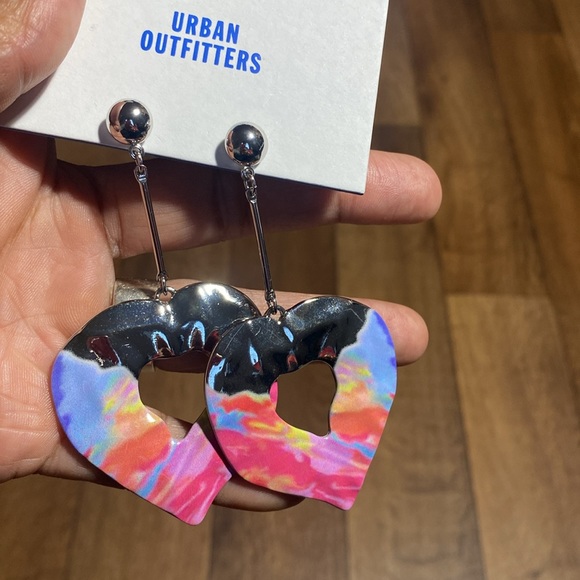 Urban Outfitters UO heart dangle earrings NEW VALENTINES DAY - Picture 2 of 5